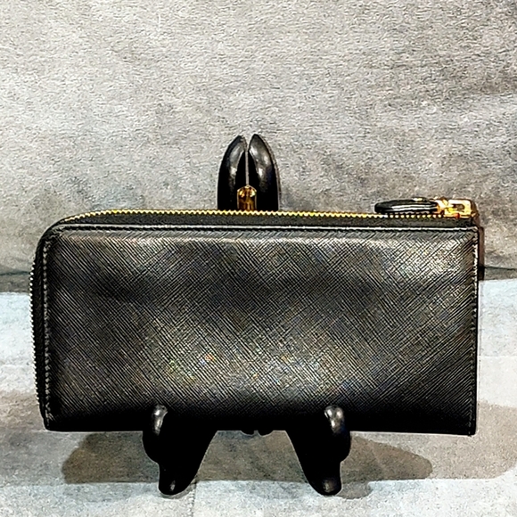 SALVATORE FERRAGAMO GANCIO BLACK SAFFIANO LEATHER ZIP AROUND LONG WALLET EUC - Picture 7 of 17